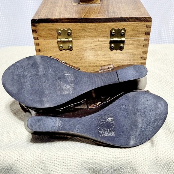 NOMI Y2K Wood & Metallic Wedge Slingback Sandal Gold/Silver/Bronze (8.5M) - Picture 6 of 8